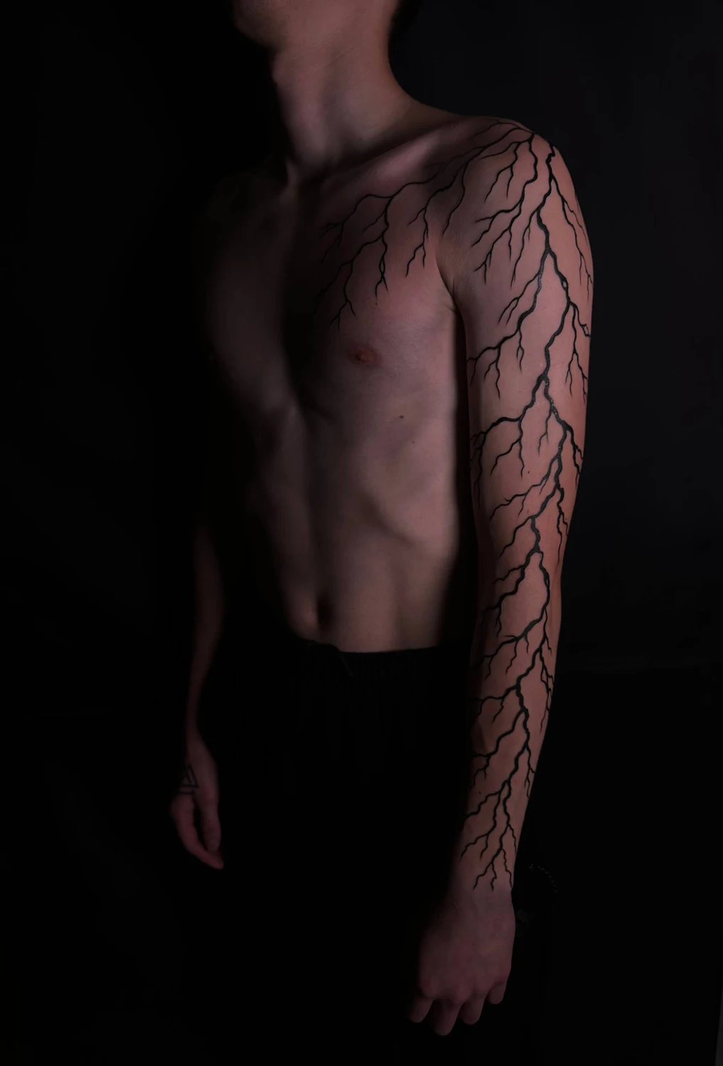 Тату в стиле Linework — мастер Александр, KATANA TATTOO