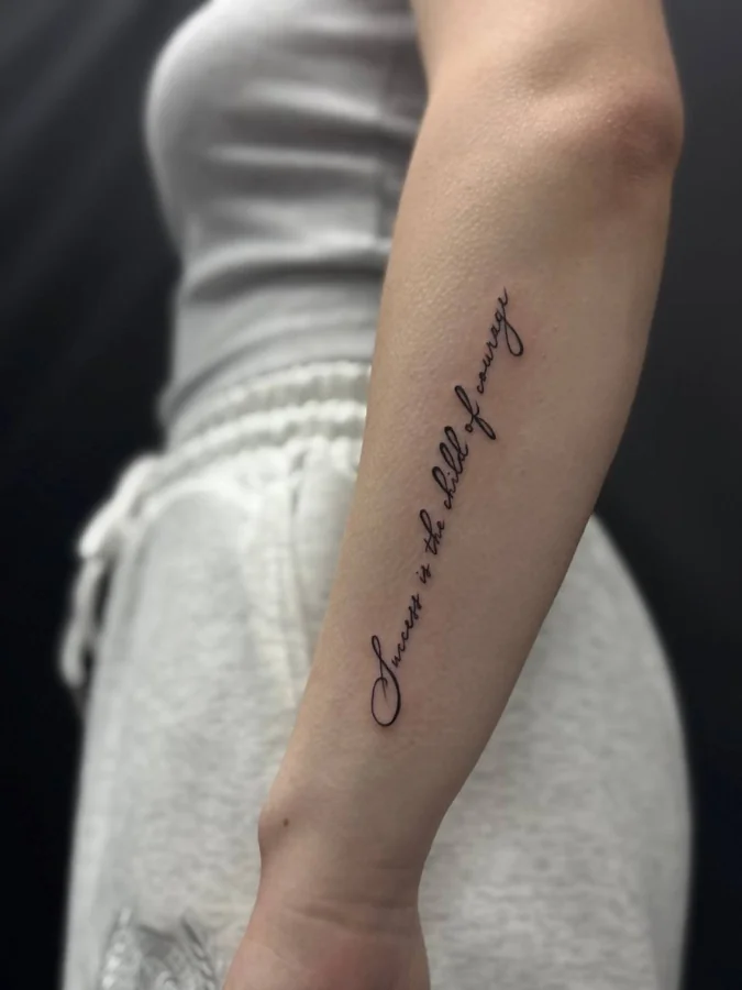 Надпись на предплечье · Linework — мастер Эмилия